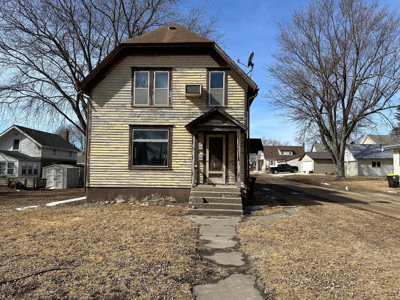 740 3rd Ave, Windom, MN 56101