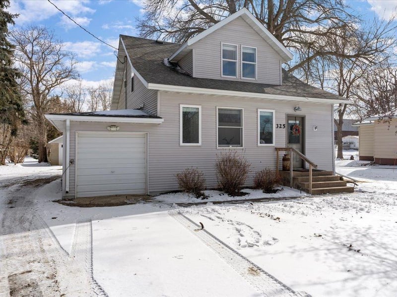 325 S Main St, Upsala, MN 56384