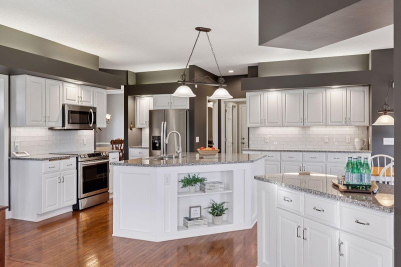 36 Raven Rd, North Oaks, MN 55127