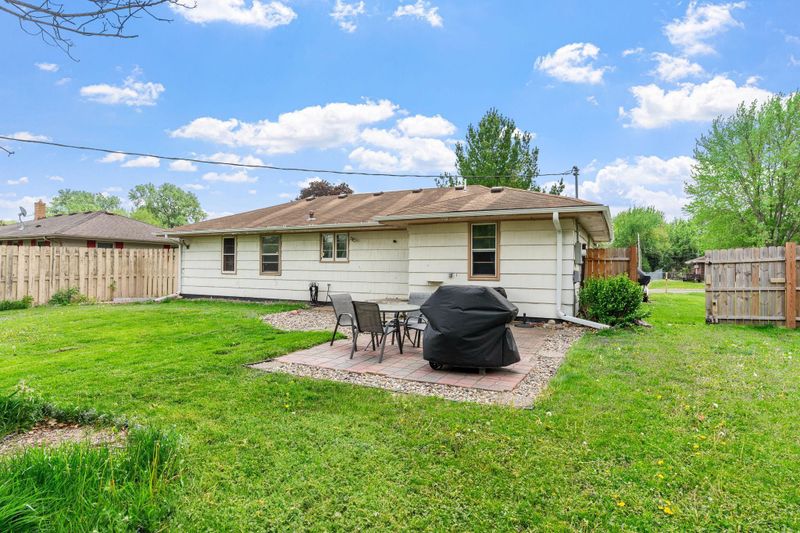 635 Hiawatha Ave, Vadnais Heights, MN 55127