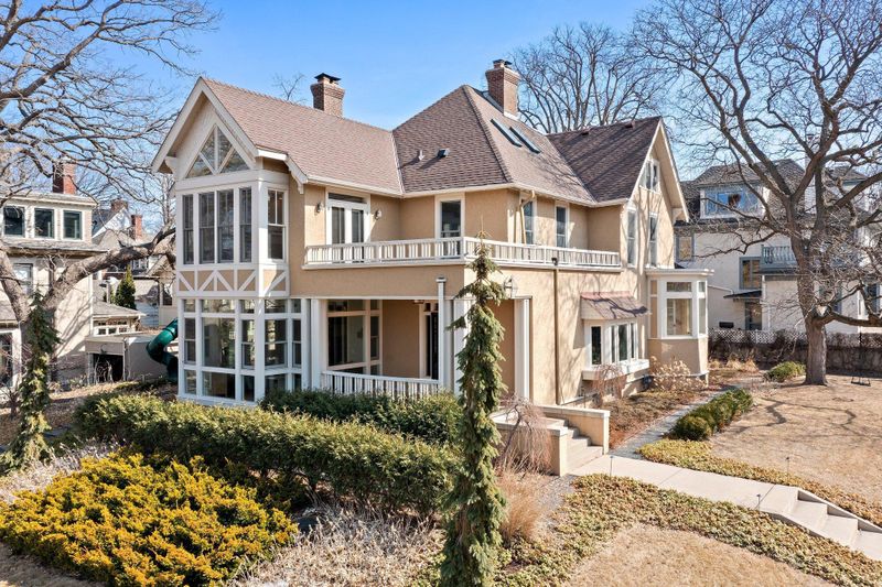 2697 E Lake Of The Isles Pw, Minneapolis, MN 55408