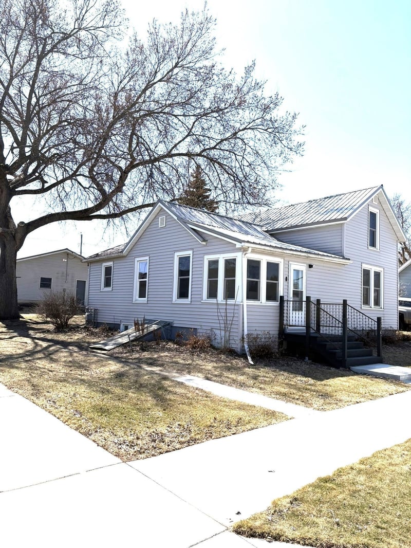 325 2nd Ave NW, Plainview, MN 55964
