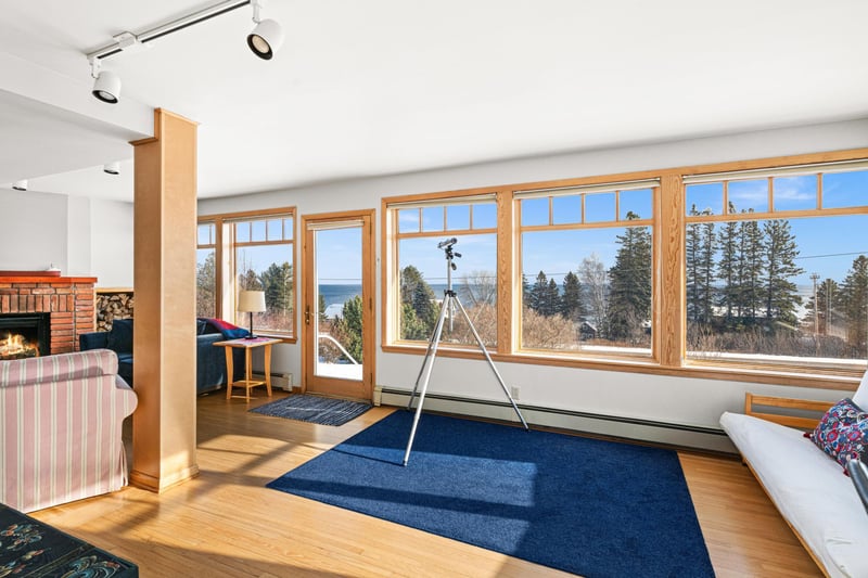247 Scenic Dr, Knife River, MN 55609