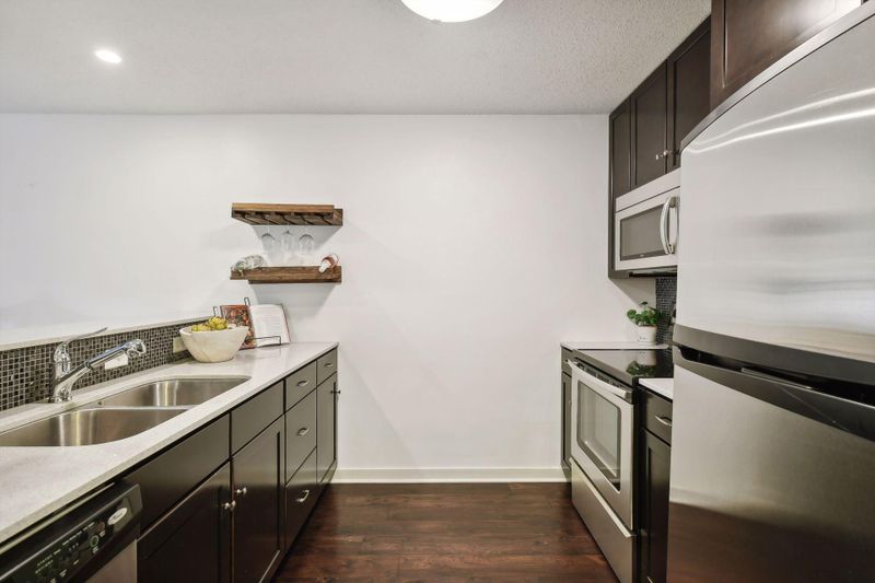 48 Groveland Ter #B106, Minneapolis, MN 55403