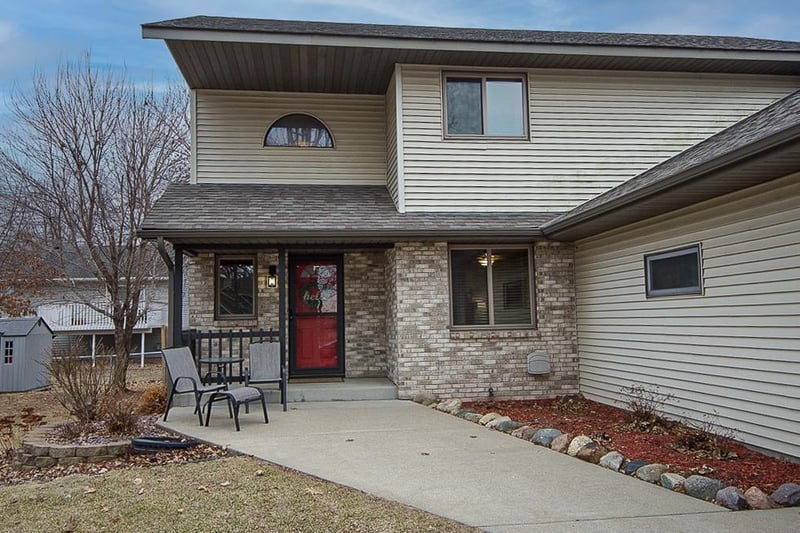 802 Sunwood Park Dr, Waite Park, MN 56387