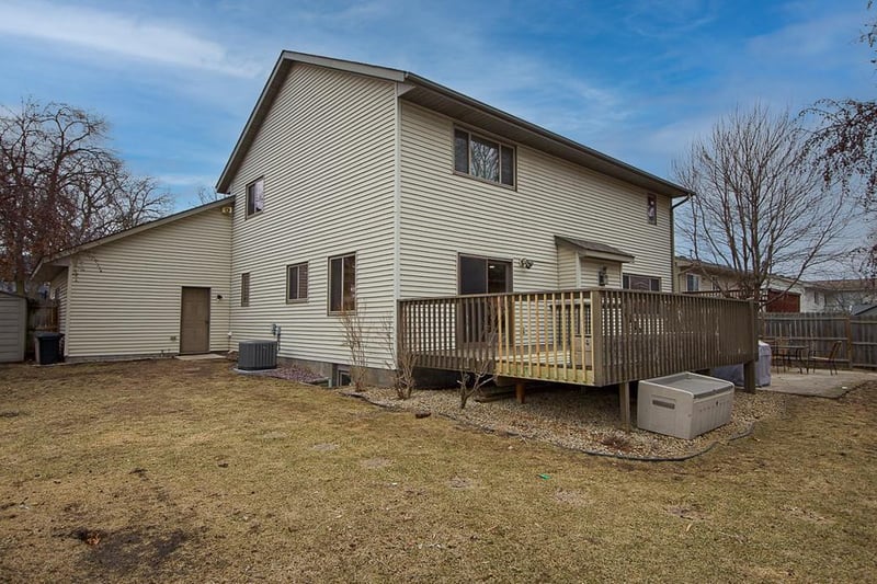 802 Sunwood Park Dr, Waite Park, MN 56387