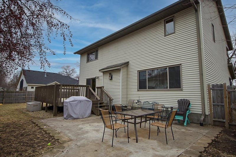 802 Sunwood Park Dr, Waite Park, MN 56387