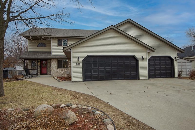 802 Sunwood Park Dr, Waite Park, MN 56387