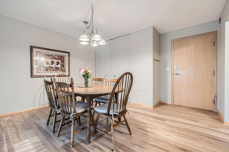 4820 Park Commons Dr #218, Saint Louis Park, MN 55416