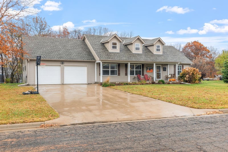 227 Maple Ridge Dr, Henderson, MN 56044