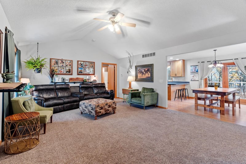 227 Maple Ridge Dr, Henderson, MN 56044