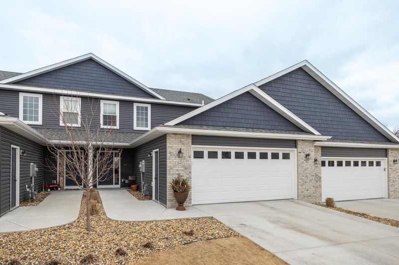 2692 Hawk Ridge Ct SE, Rochester, MN 55904