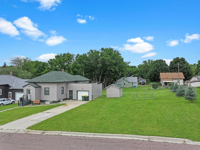 312 4th St E, Jasper, MN 56144