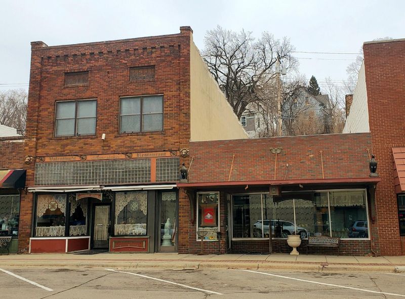 110 S 1st St, Montevideo, MN 56265