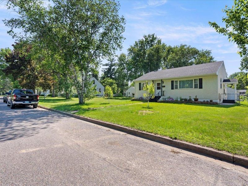 919 6th Ave NE, Brainerd, MN 56401