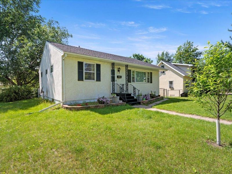 919 6th Ave NE, Brainerd, MN 56401