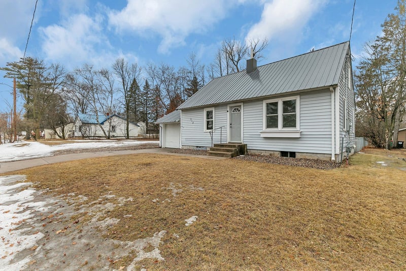 312 Borgstrom St, Upsala, MN 56384