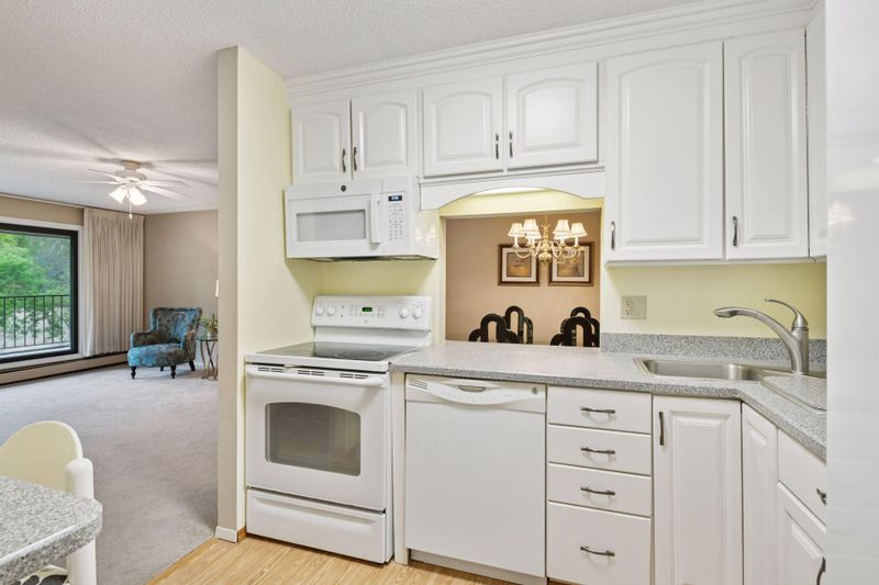 7520 Cahill Rd #121A, Edina, MN 55439