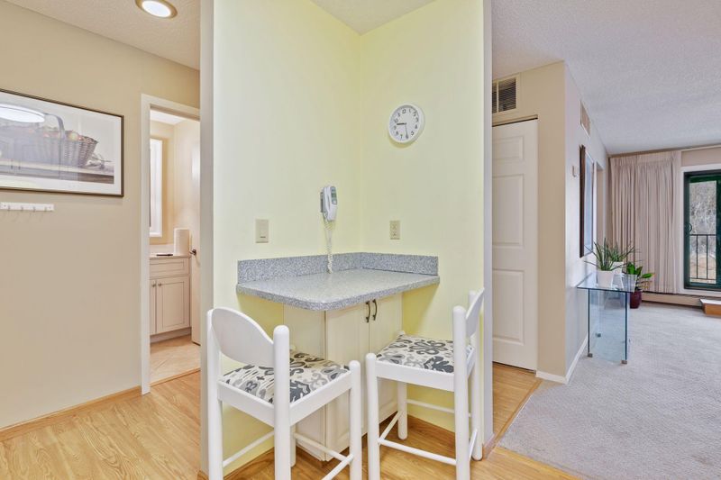 7520 Cahill Rd #121A, Edina, MN 55439