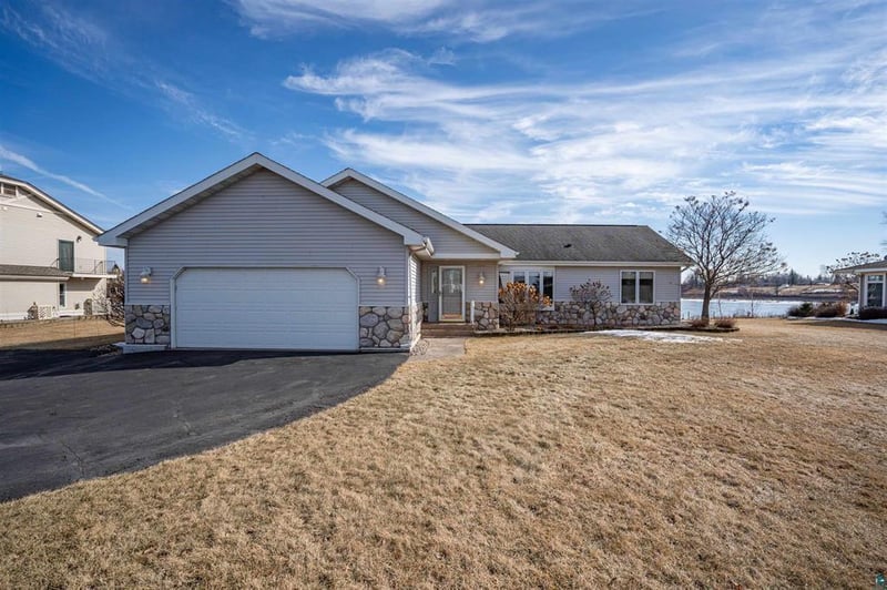 540 Marina Dr, Superior, WI 54880
