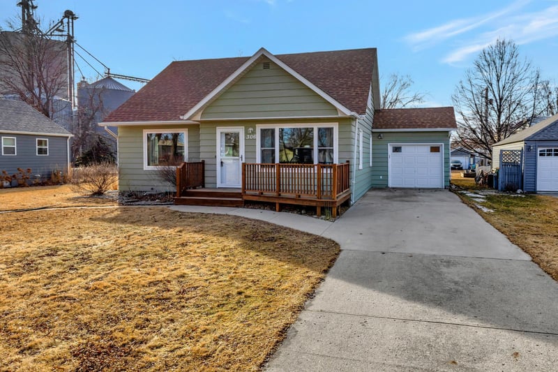 306 S Oak St, Hendricks, MN 56136