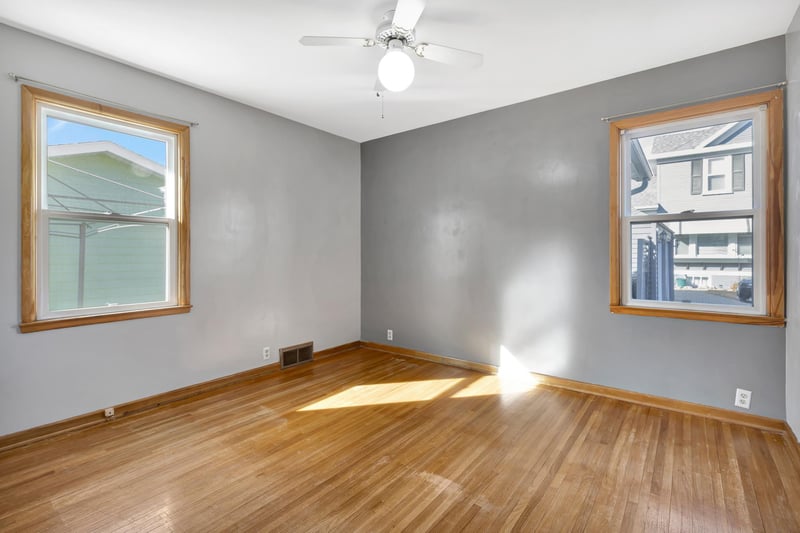 306 S Oak St, Hendricks, MN 56136