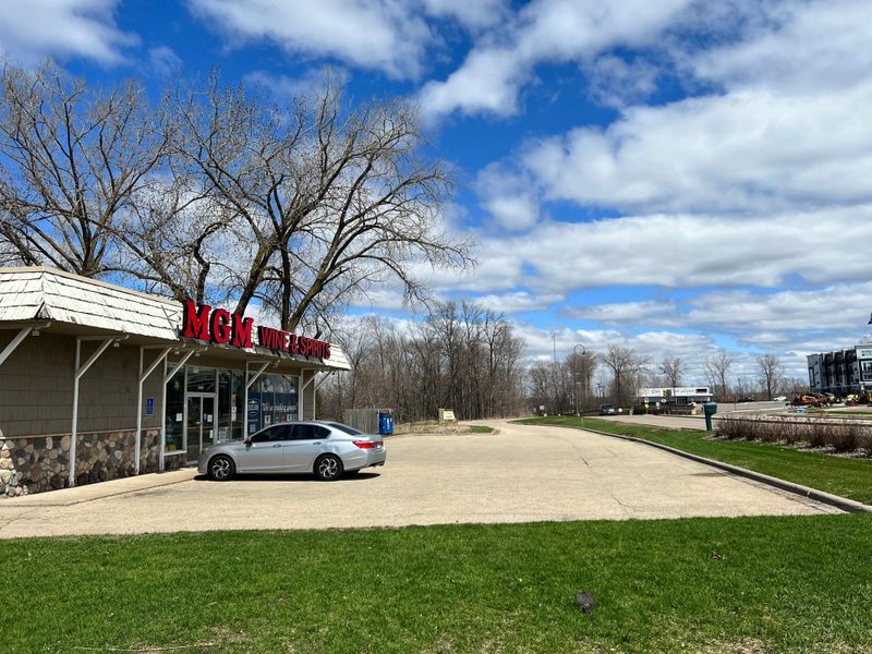 5660 Manitou Rd, Excelsior, MN 55331
