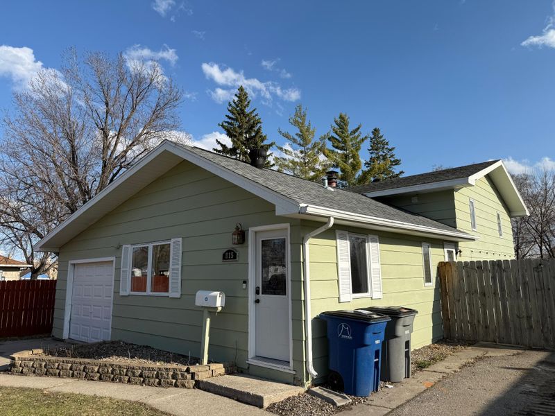 815 10th Ave N, Moorhead, MN 56560