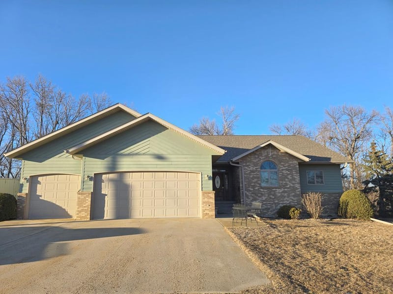 413 110th Ave, Pipestone, MN 56164
