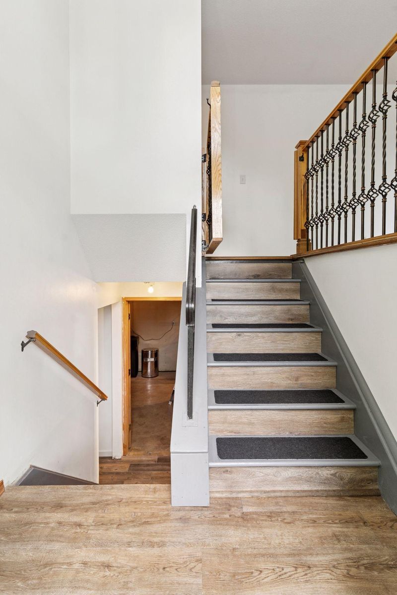 1032 Oak Ridge Point NE, Blaine, MN 55434