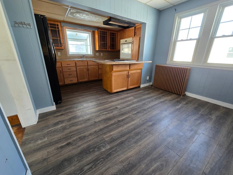 421 E 8th St, Blue Earth, MN 56013