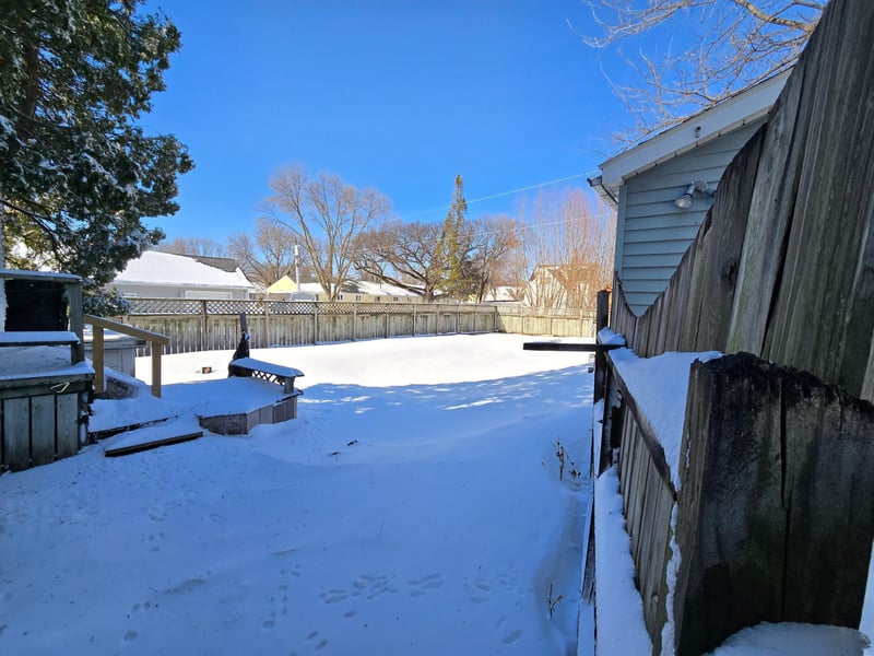 421 E 8th St, Blue Earth, MN 56013