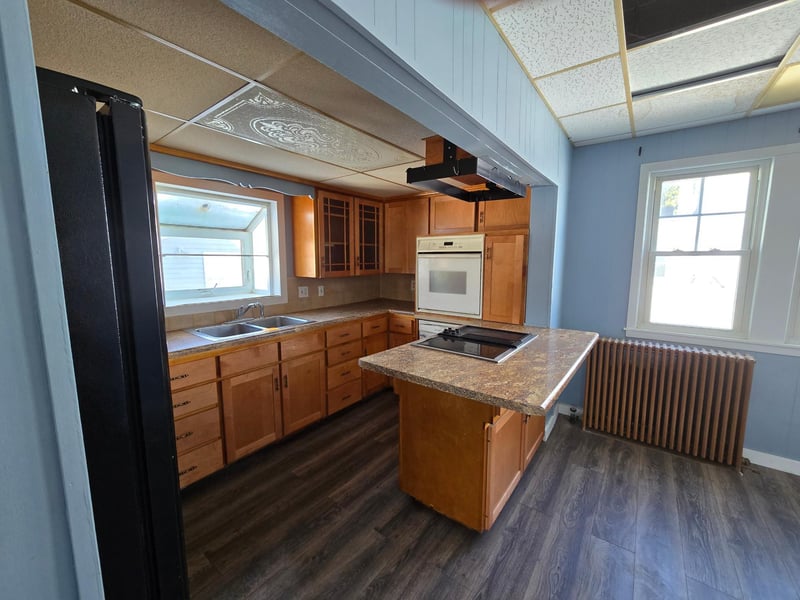 421 E 8th St, Blue Earth, MN 56013