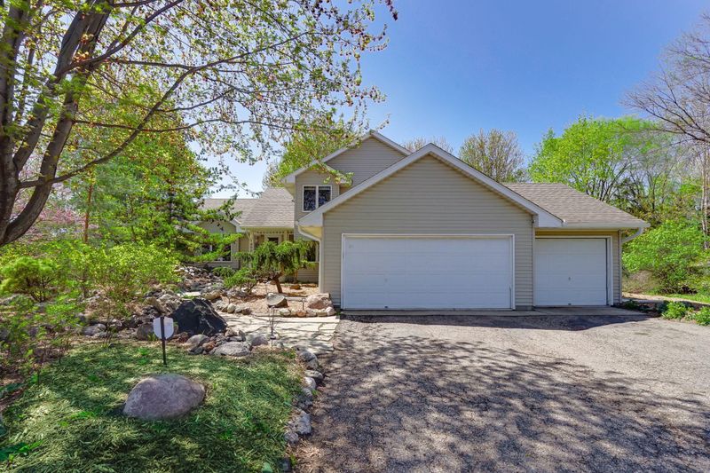 1950 Park Ridge Ct, Chaska, MN 55318
