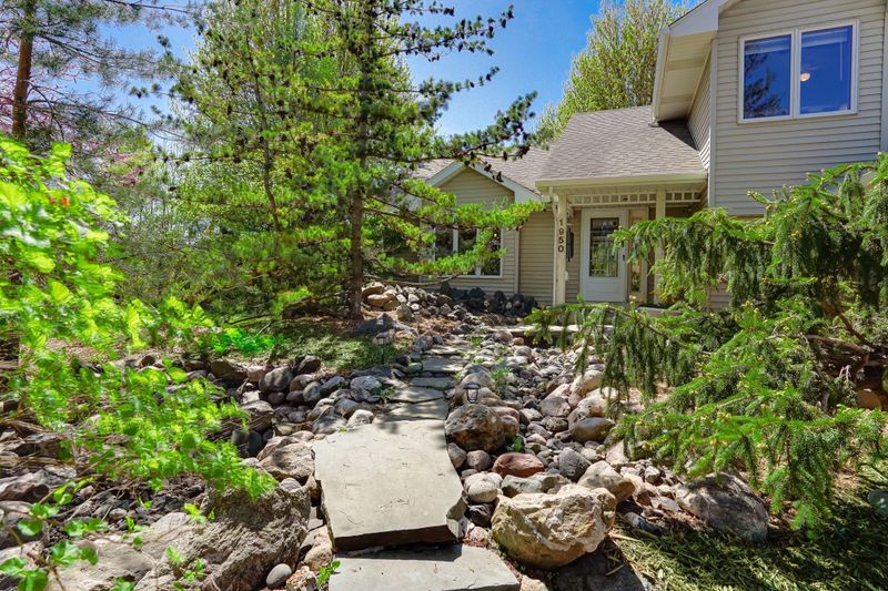 1950 Park Ridge Ct, Chaska, MN 55318