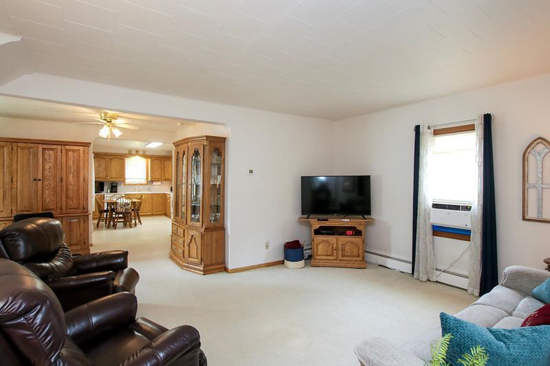 21 1st St NE, Fairfax, MN 55332