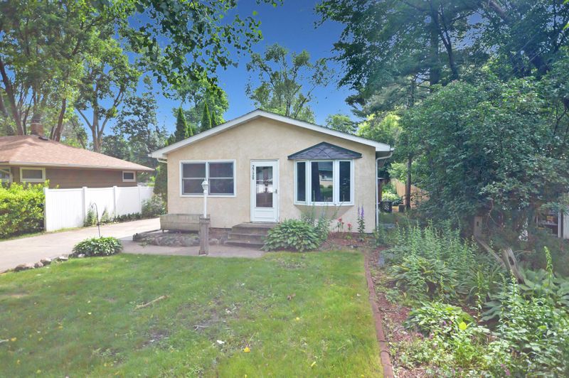 2726 Helen St N, North Saint Paul, MN 55109