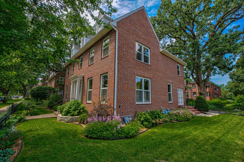 355 Laurel Ave, Saint Paul, MN 55102