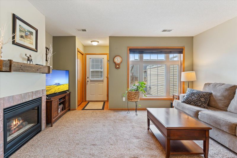 452 Aqua Cir, Lino Lakes, MN 55014