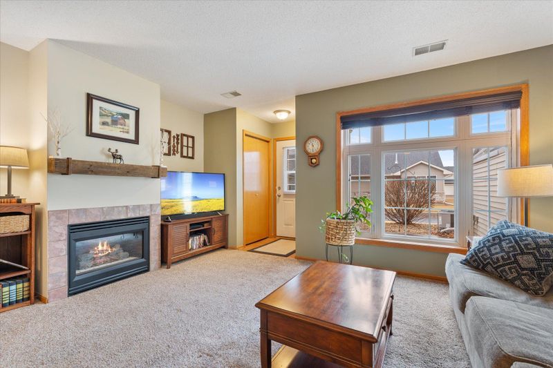452 Aqua Cir, Lino Lakes, MN 55014