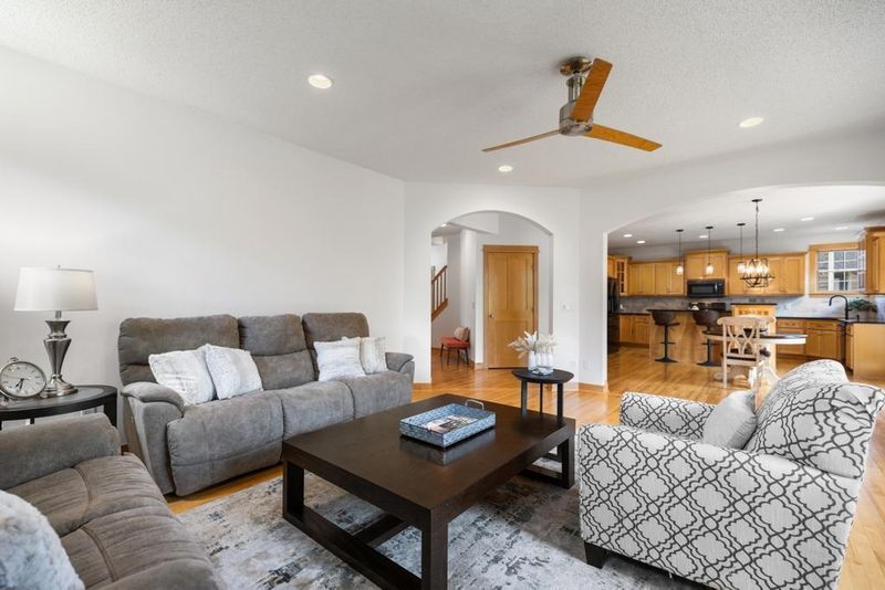 11050 Sweetwater Pa, Woodbury, MN 55129