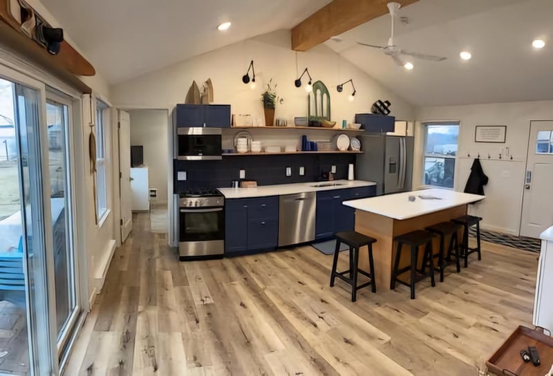 50 Point Dr, Waconia, MN 55387