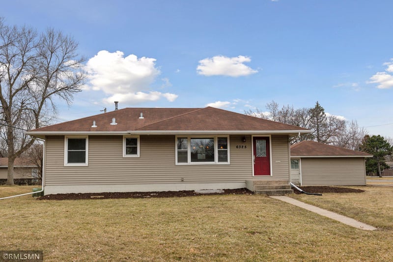 6325 Bethia Ln, Minneapolis, MN 55428
