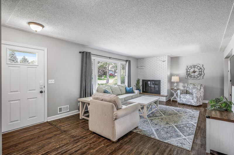 13411 Windyhill Rd, Minnetonka, MN 55305