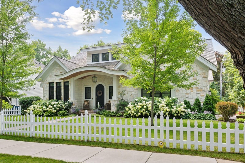 164 3rd St, Excelsior, MN 55331