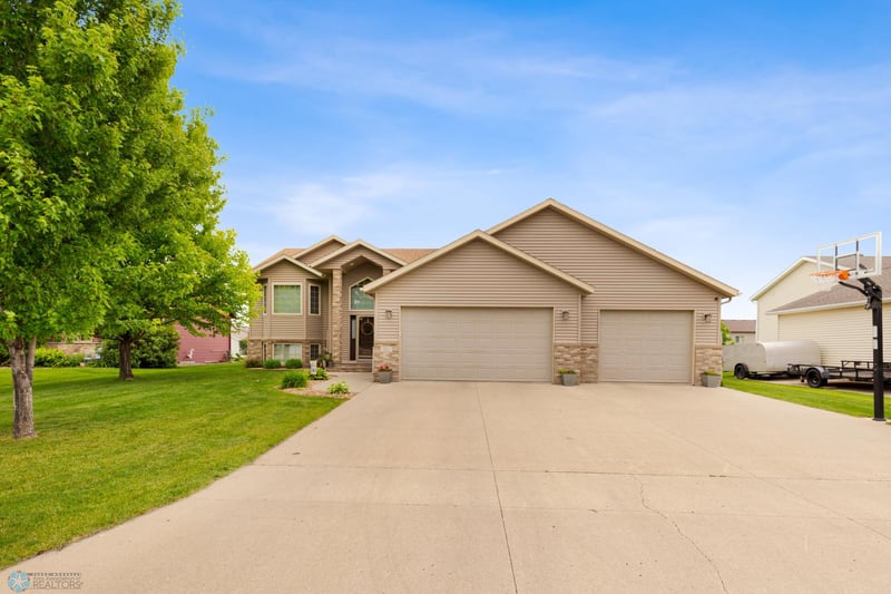 511 8th St NE, Dilworth, MN 56529