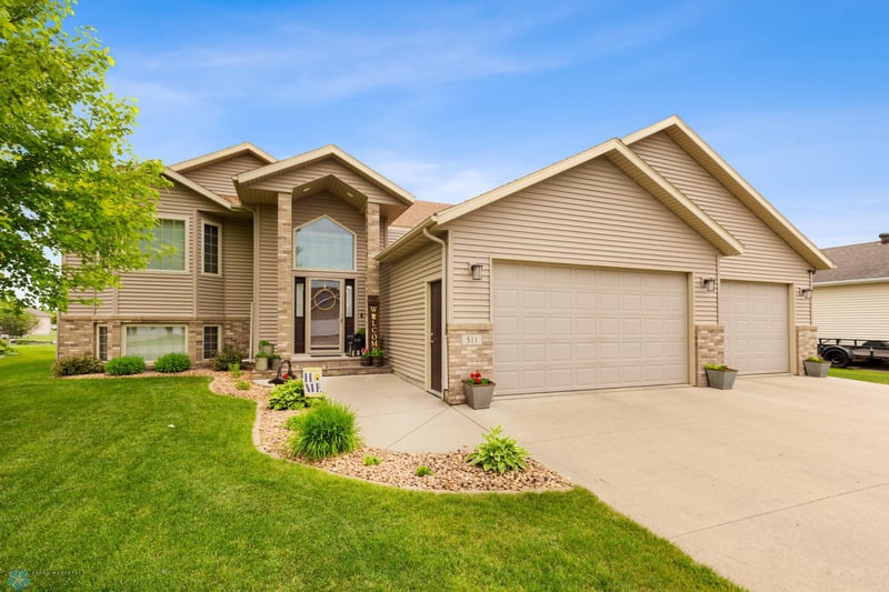 511 8th St NE, Dilworth, MN 56529