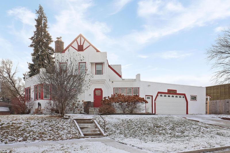 2376 Bayless Pl, Saint Paul, MN 55114