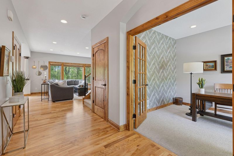 6620 Treetop Rd, Chanhassen, MN 55317
