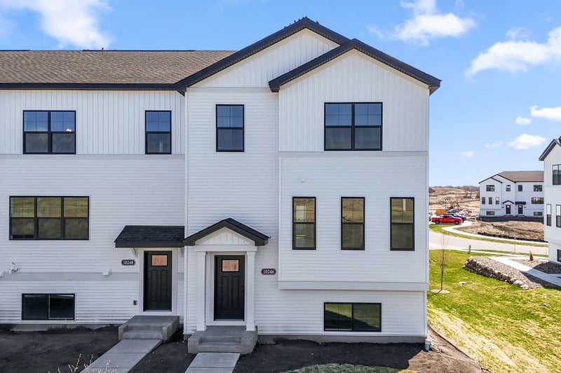 10246 Birchwood Cir, Victoria, MN 55318